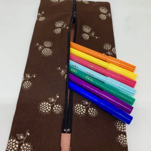 Une trousse d' écolier
